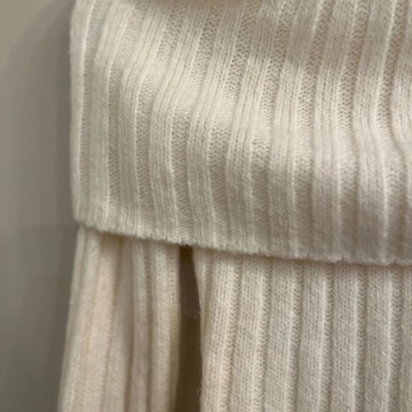 Abercrombie & Fitch Cream Off-the-Shoulder Sweater Ribbed Knit - Picture 4 of 6